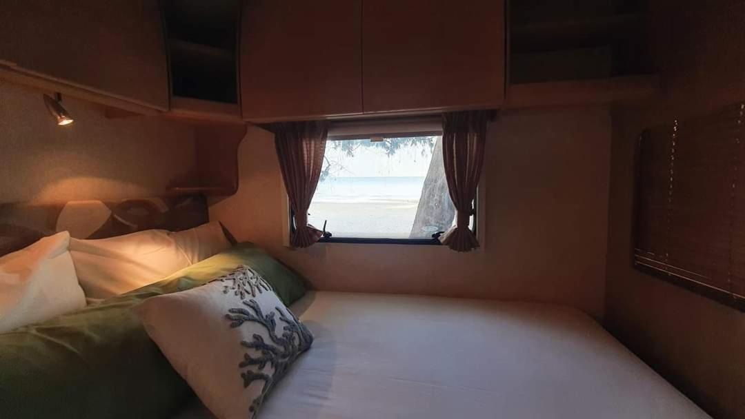 Maliblues Bed & Art Gallery Chumphon Bagian luar foto