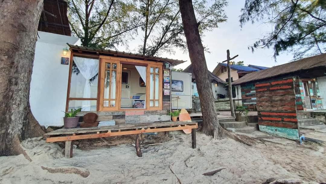 Maliblues Bed & Art Gallery Chumphon Bagian luar foto