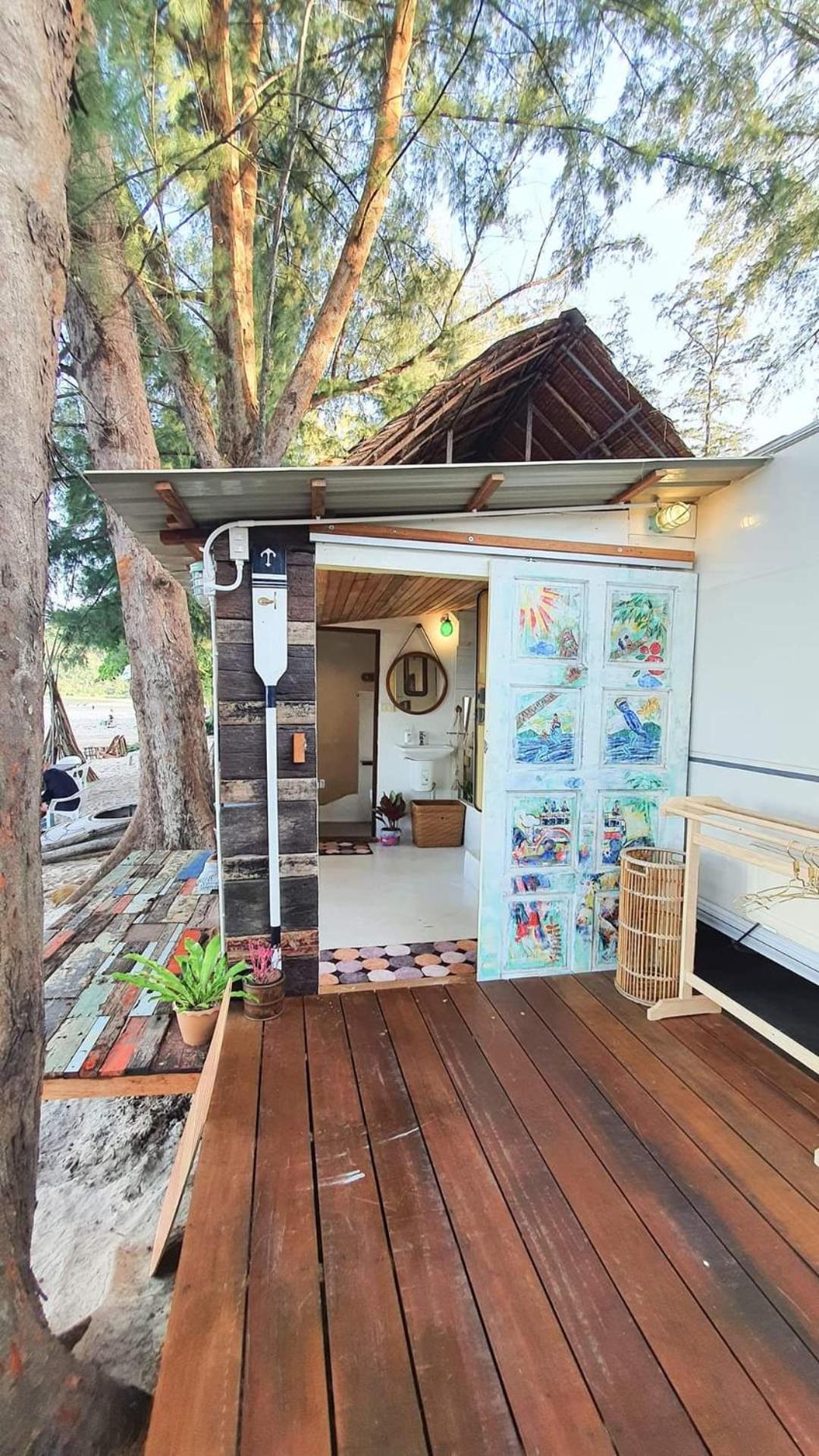 Maliblues Bed & Art Gallery Chumphon Bagian luar foto