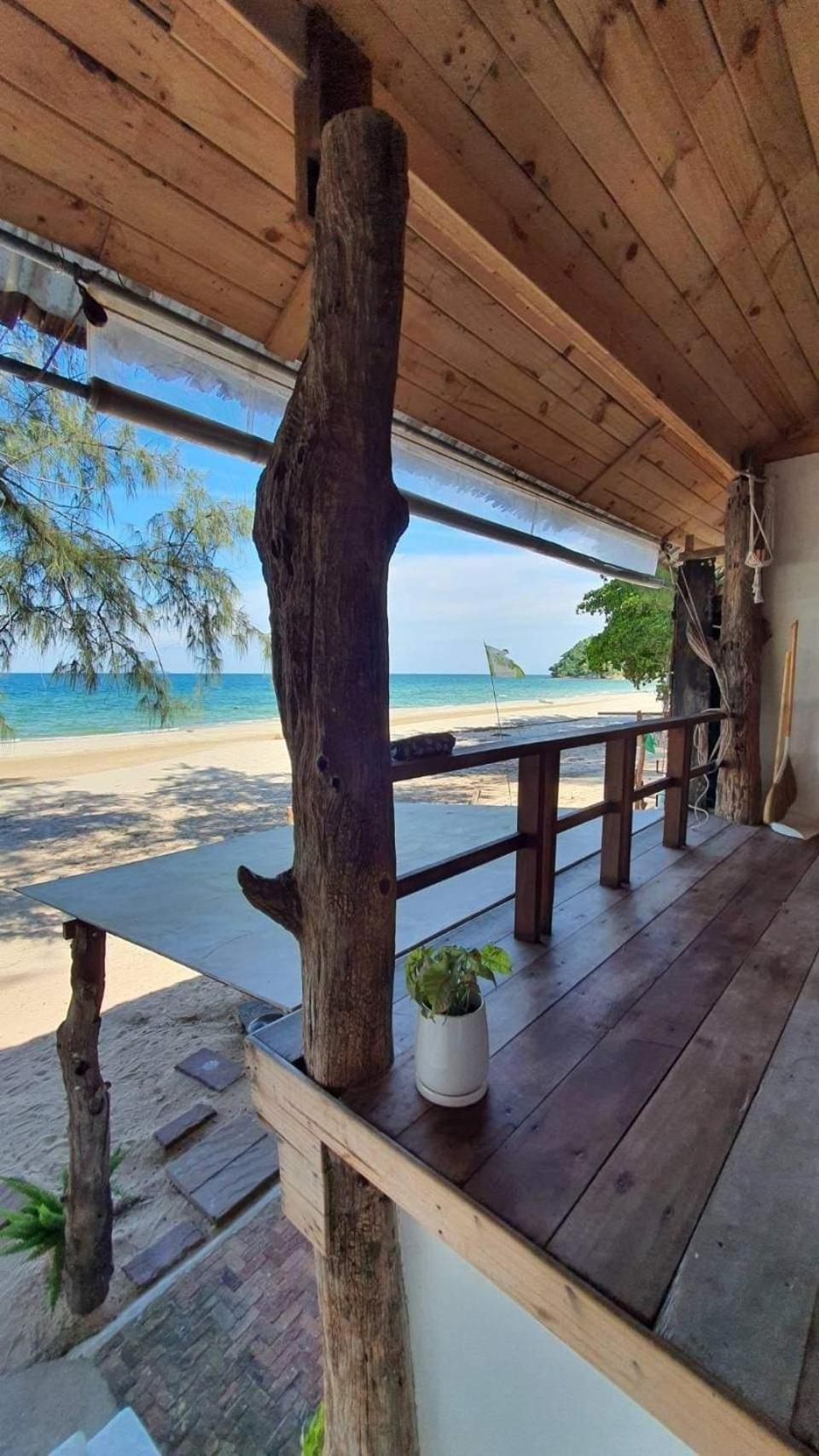 Maliblues Bed & Art Gallery Chumphon Bagian luar foto