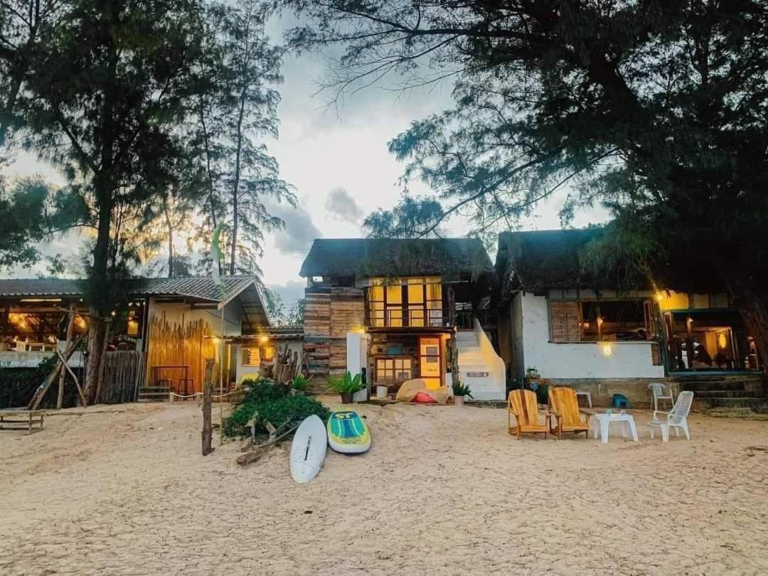 Maliblues Bed & Art Gallery Chumphon Bagian luar foto