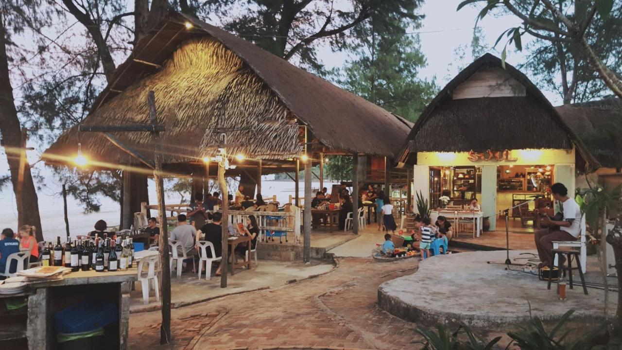 Maliblues Bed & Art Gallery Chumphon Bagian luar foto