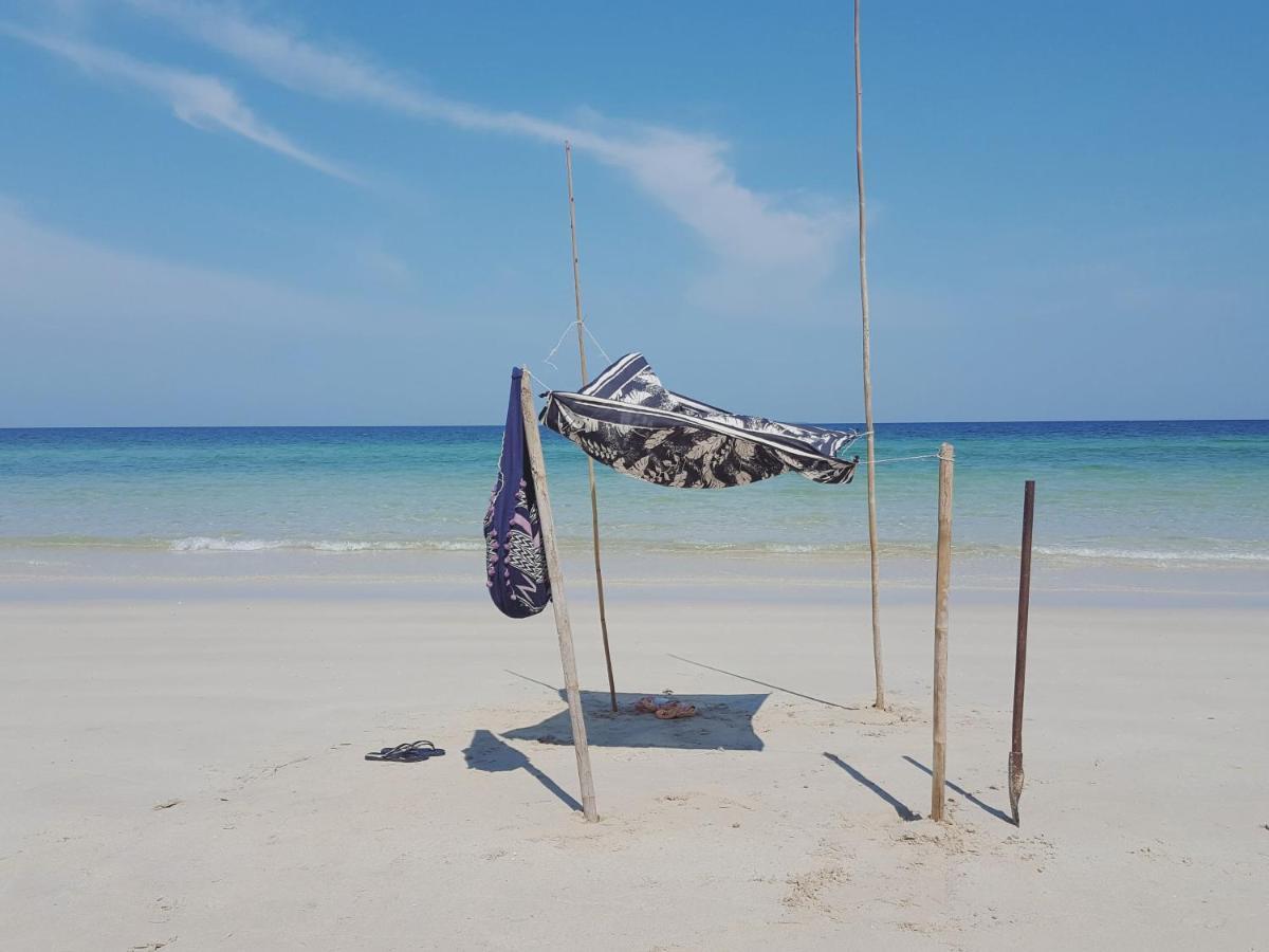 Maliblues Bed & Art Gallery Chumphon Bagian luar foto