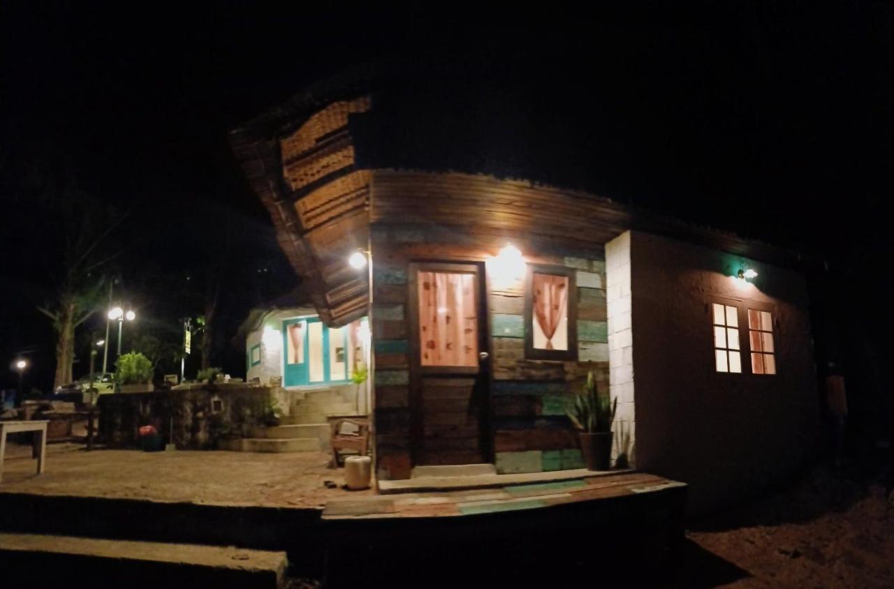 Maliblues Bed & Art Gallery Chumphon Bagian luar foto