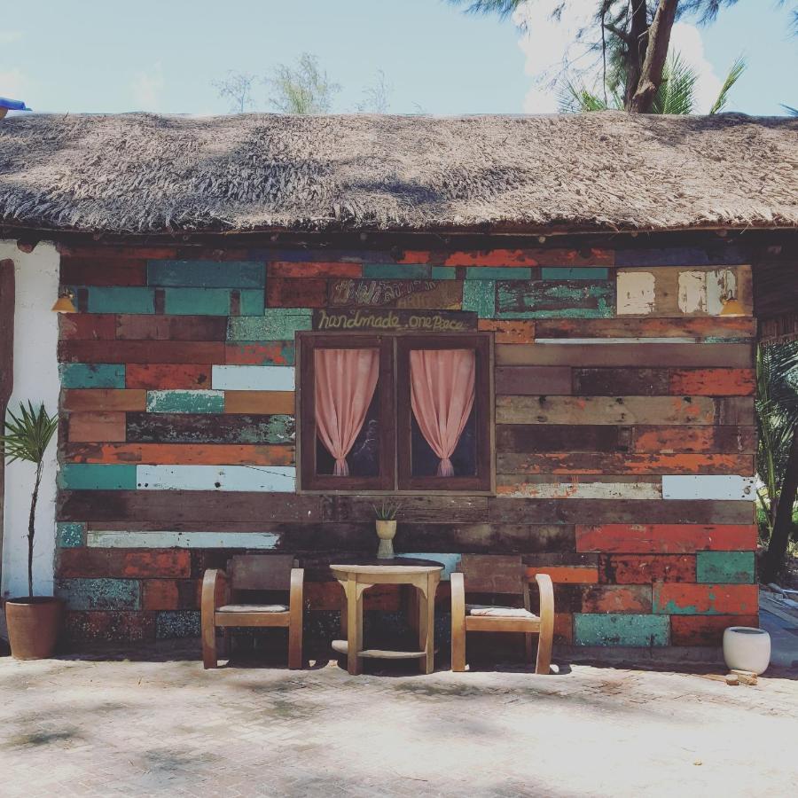 Maliblues Bed & Art Gallery Chumphon Bagian luar foto