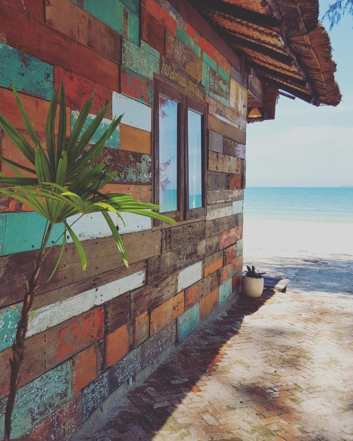 Maliblues Bed & Art Gallery Chumphon Bagian luar foto